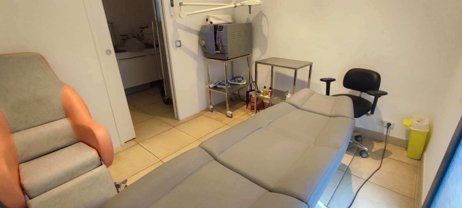 Salle de bloc pour injections intra-vitréennes