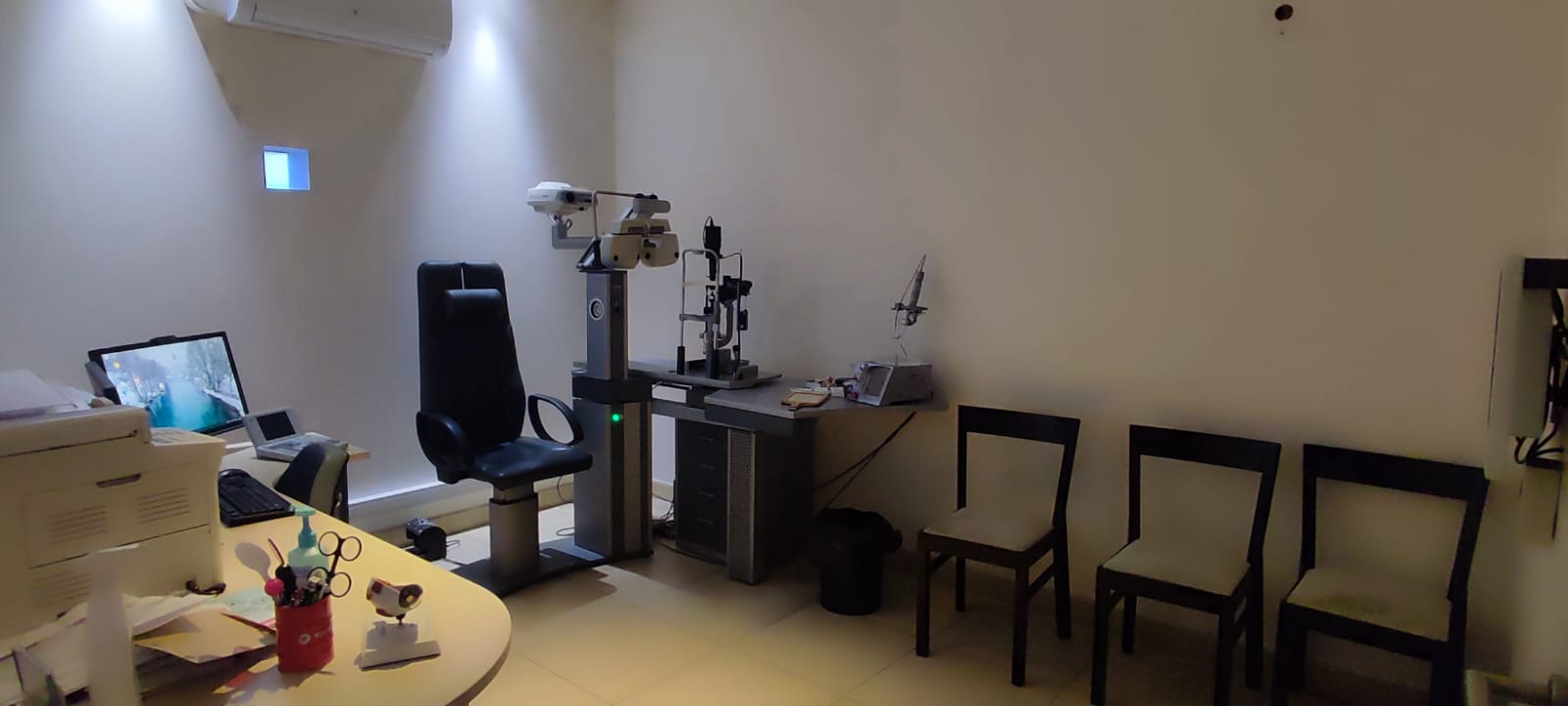 Salle de consultation avec équipement